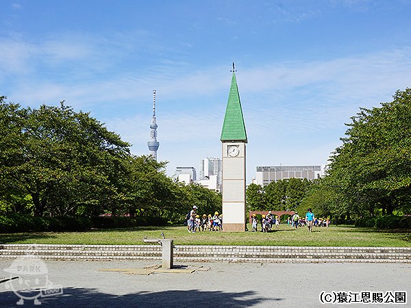 中央広場と時計塔