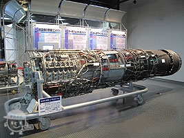 ジェットエンジンのカットモデル