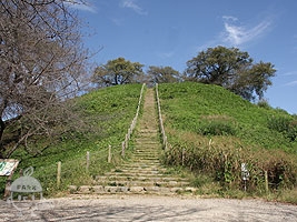 丸墓山古墳