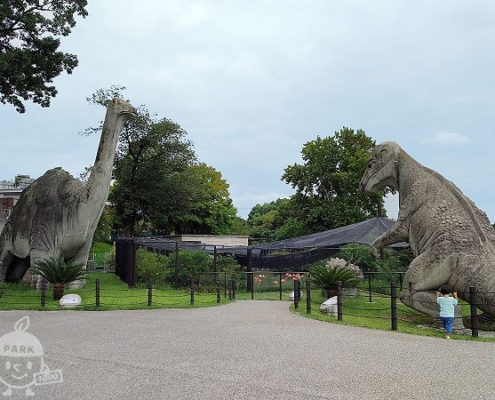 恐竜の像