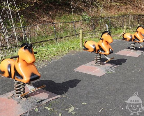 スプリング遊具