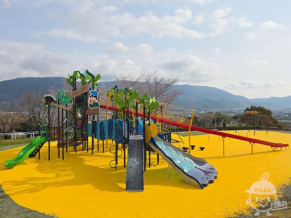 トリム広場・タワー遊具エリア