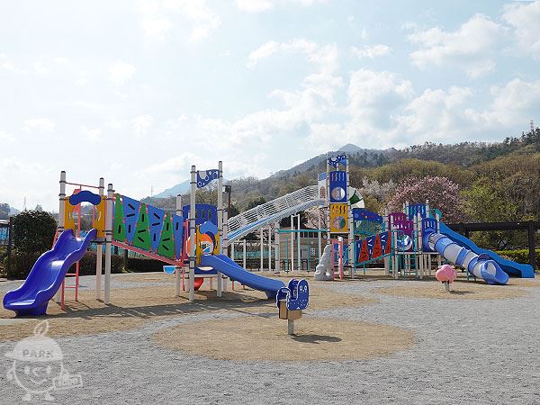 遊具のある広場