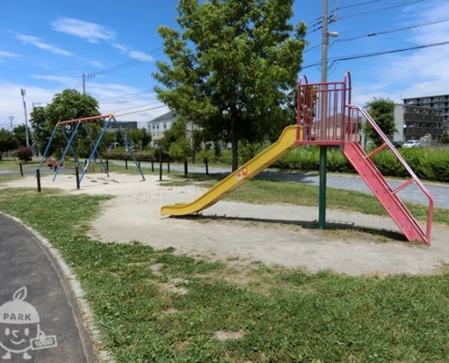 すべり台、ブランコ すべり台、ブランコ