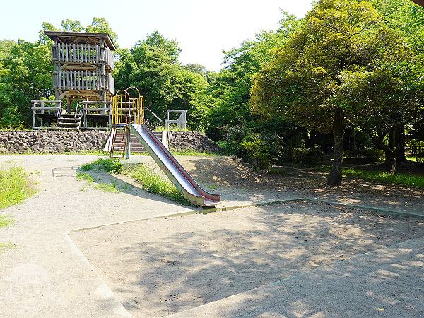 すべり台と砂場
