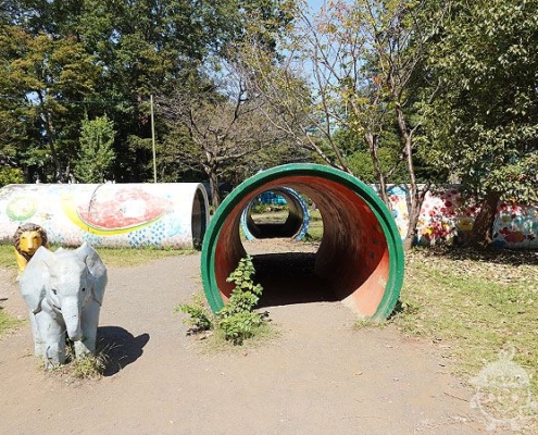 トンネルの遊具