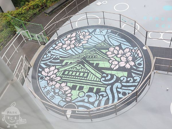 巨大なマンホールふた 巨大なマンホールふた